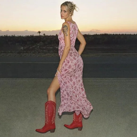 Women's Red Embroidered Western Knee High Boots Pointed Toe Chunky Heel - Picture 2 of 6